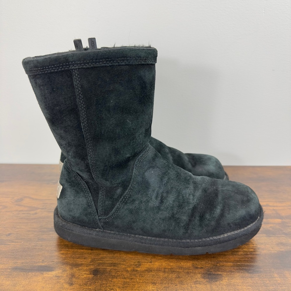 UGG‎ Australia Classic Short Black Sheepskin Suede Boots Women's 7 Cabincore